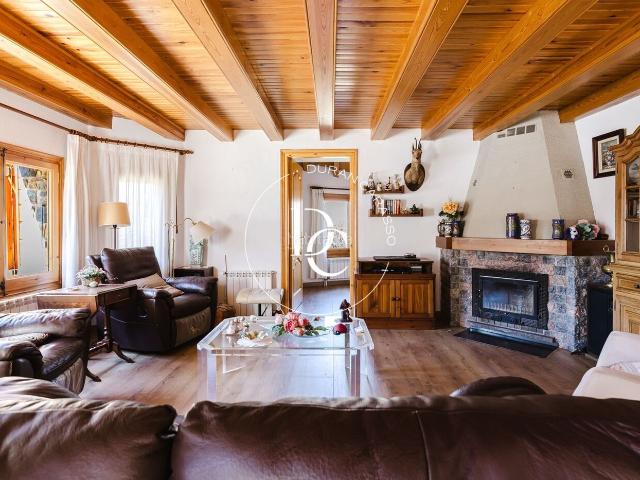 Casa en venta en Llívia Pirineos. Casa de 271 m2 con vistas en venta en Llívia. Casas.