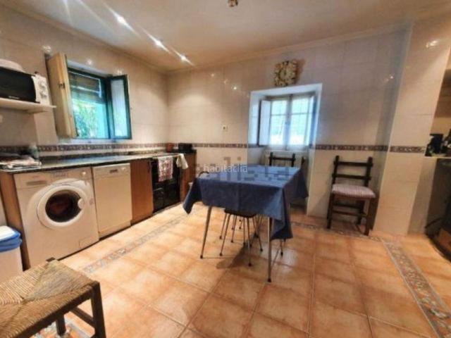 Casa en venta en Llodio. Edificio Bloque de 4 Viviendas de 3 plantas, en el Centro de LLodio. Casas.
