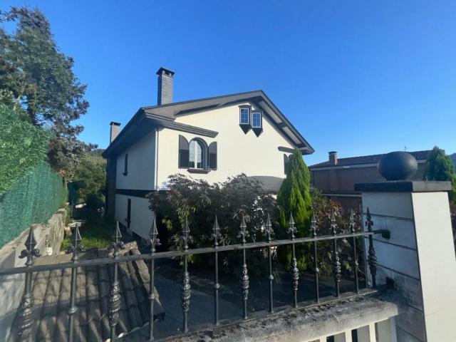 Casa en venta en Llodio. Se vende CASA unifamiliar en LaudioLlodio. Casas.