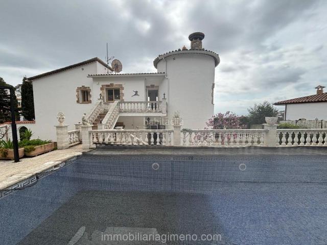 Casa en venta en Lloret de Mar, Canyelles Costa Brava. BONITA CASA CON PISCINA Y VISTA AL MAR. Casas Lloret de.