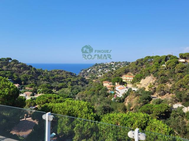 Casa en venta en Lloret de Mar, Canyelles Costa Brava. ESPECTACULAR VIVIENDA DE CUATRO PLANTAS CON VISTAS AL MAR. Casas Lloret de.