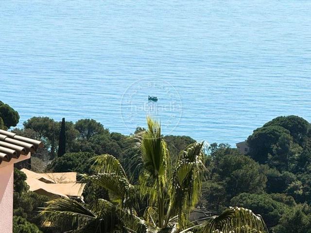 Casa en venta en Lloret de Mar, Canyelles Costa Brava. Una casa con encanto, vistas privilegiadas y múltiples espacios para disfrutar del estilo de vida mediterráneo. Casas Lloret de.