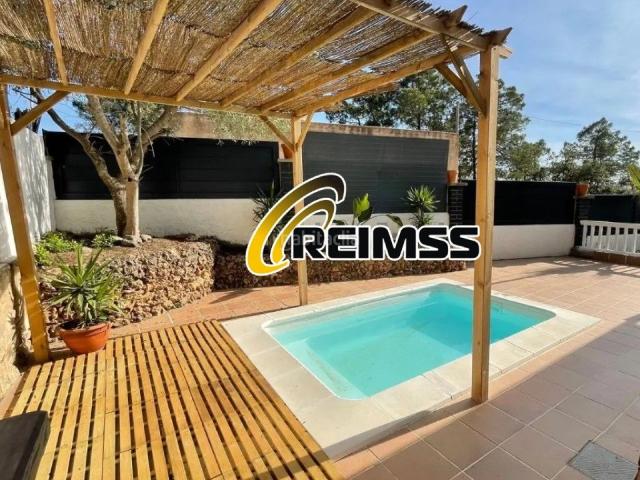 Casa en venta en Lloret de Mar, Lloret Residencial Montlloret Costa Brava. Encanto y Tranquilidad en la Montaña Villa con Piscina y Estudios Independientes. Casas Lloret de.