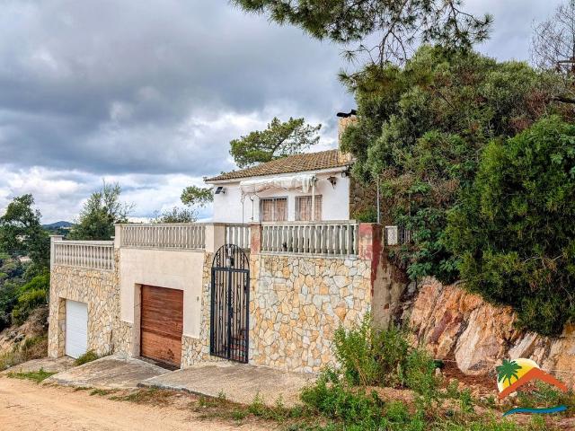 Casa en venta en Lloret de Mar, Lloret Residencial Montlloret Costa Brava. R02432 CASA CON VISTAS ESPECTACULARES AL MAR Y MONTAÑA EN MONT LLORET. Casas Lloret de.