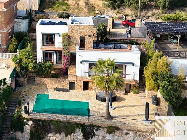 Casa en venta en Lloret de Mar, Serra Brava Costa Brava. CASA CON LICENCIA TURISTICA DE 4 HABITACIONES EN SERRA BRAVA. Casas Lloret de.