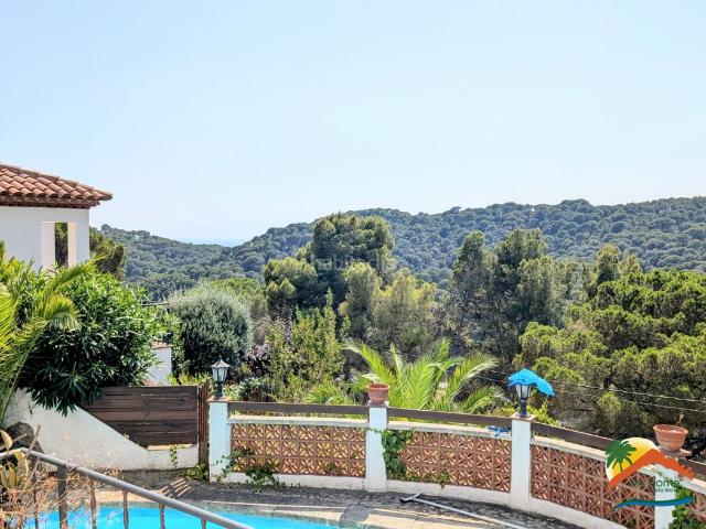 Casa en venta en Lloret de Mar, Serra Brava Costa Brava. R02534 CASA CON APARTAMENTO INDEPENDIENTE, PISCINA Y VISTAS AL MAR EN FONT DE SANT LLORENC, LLORET DE MAR. Casas Lloret de.