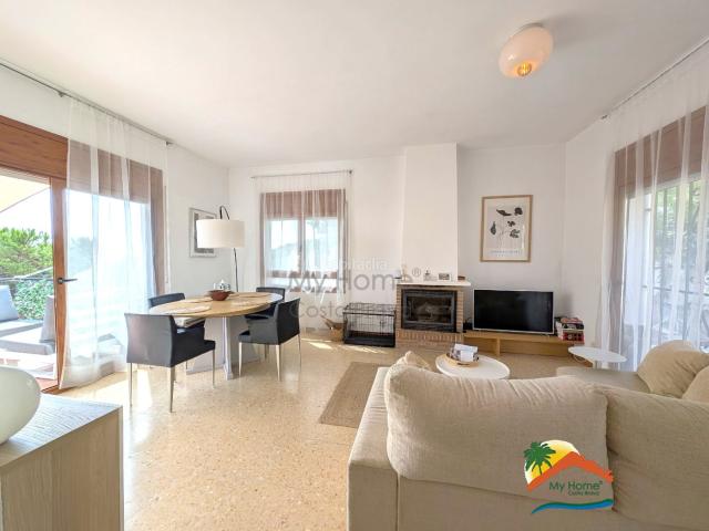 Casa en venta en Lloret de Mar, Serra Brava Costa Brava. R02660 CASA CON VISTAS PANORAMICAS AL MAR Y MONTAÑA Y APARTAMENTO INDEPENDIENTE EN SERRA BRAVA, LLORET DE MAR. Casas Lloret de.
