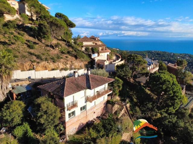 Casa en venta en Lloret de Mar, Roca Grossa Costa Brava. R02592 CASA CON INCREÍBLES VISTAS AL MAR EN TURÓ DE LLORET. Casas Lloret de.