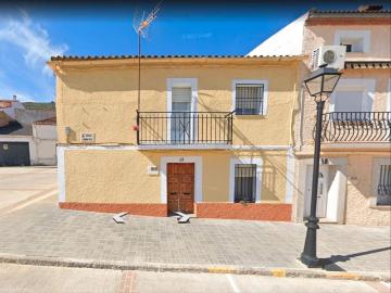 Casa en venta en Logrosán. OPORTUNIDAD ÚNICA en el corazón de Extremadura: Espaciosa CASA de esquina con PARCELA también a la venta* en Logrosán, Cáceres. Casas.