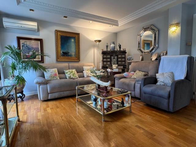 Casa en venta en Logroño, Avenida Madrid. Oportunidad inigualable para adquirir un magnífico chalet en venta ubicado en Avenida de Madrid en Logroño. Casas.