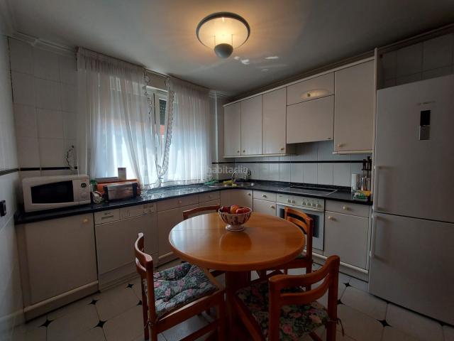 Casa en venta en Logroño, Avenida Madrid. Oportunidad inigualable para adquirir un magnífico Chalet en venta ubicado en la prestigiosa zona de Montesoria en Logroño. Casas.