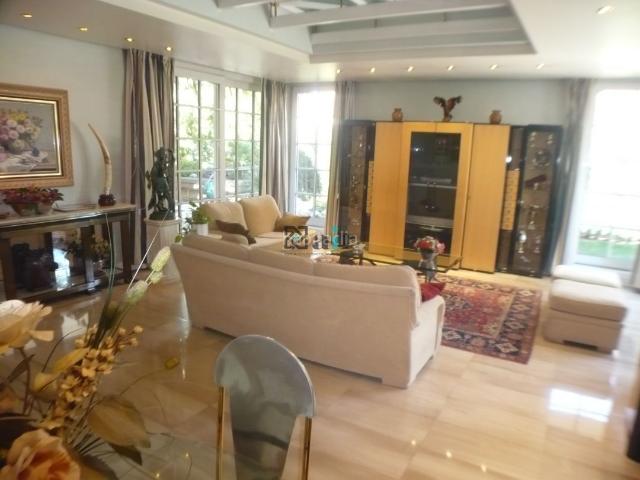 Casa en venta en Logroño, Avenida Madrid. Impresionante casa individual en tres plantas con amplia parcela, cercana a Logroño. Casas.