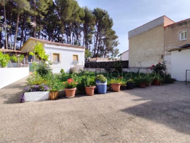 Casa en venta en Logroño, Portillejo Valdegastea. Casa amplia en venta con mucho terreno en la zona de Avenida de Burgos Logroño. Casas.