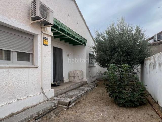 Casa en venta en Loeches. Casa reformada con patio y garaje en Loeches. Casas.