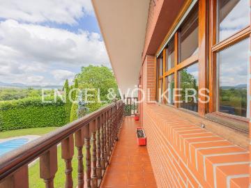 Casa en venta en Loiu. Espectacular chalet unifamiliar en Loiu. Casas.