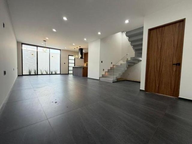 ¡CASA EN VENTA EN LOMALTA, TRES MARÍAS! * ¡Oportunidad única en la zona más exclusiva de Morelia