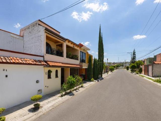 CASA EN VENTA EN LOMAS CANDILES QUERETARO