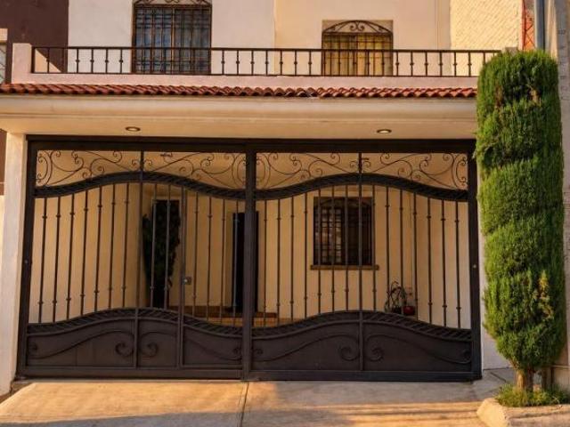 CASA EN VENTA EN LOMAS DE ORIENTE I EXCEDENTE DE TERRENO I 126 METROS CUADRADOS I 3 RECAMARAS