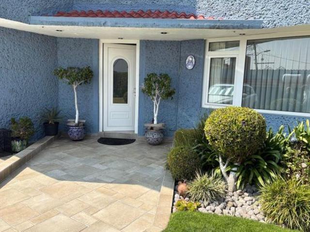 CASA EN VENTA EN LOMAS DE AXOMIATLA, AL FONDO DE CALLE CERRADA