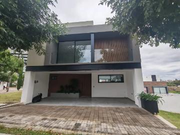 Casa en Venta en Lomas de Angelópolis Cascata, 4 recamaras, Family Room, jardín, cachera techada 2 a