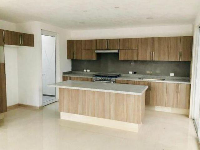 Casa en venta en lomas de Angelópolis parque lima