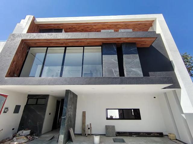 CASA EN VENTA UBICADA EN ESQUINA EN PARQUE MÓNACO, LOMAS DE ANGELÓPOLIS II