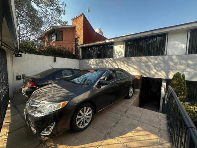 CASA EN VENTA EN LOMAS DE BELLAVISTA, A UNOS PASOS DE CIUDAD SATELITE
