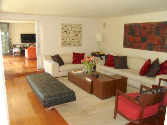 CASA EN VENTA EN LOMAS DE CHAPULTEPEC EN CERRADA CON JARDÍN Y TERRAZA
