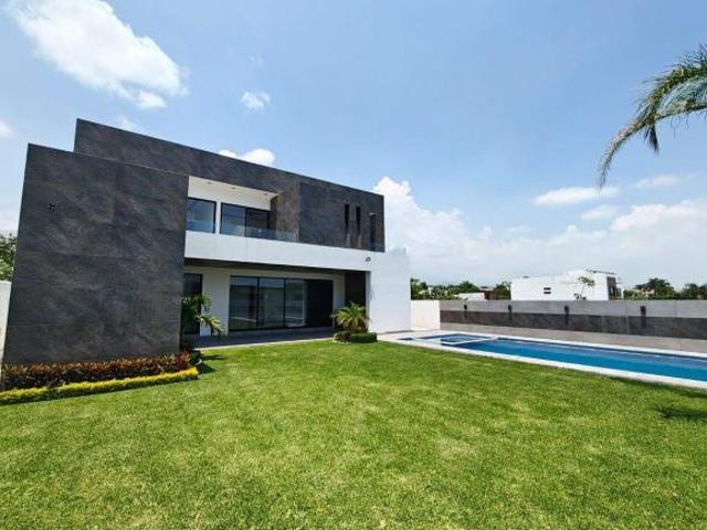 CASA EN VENTA EN LOMAS DE COCOYOC