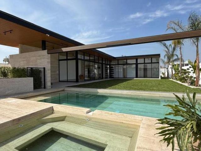 CASA EN VENTA EN LOMAS DE COCOYOC