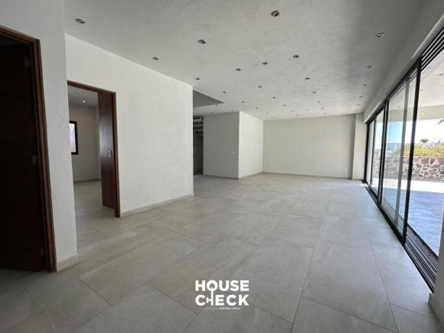 Casa Nueva en Lomas de Cocoyoc 4 Rec. con Alberca y Jardín