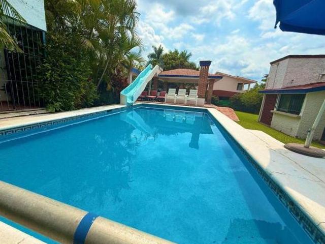 Casa de un piso con alberca, jacuzzi y amplio jardín en Lomas de Cocoyoc | Cerca del campo de golf