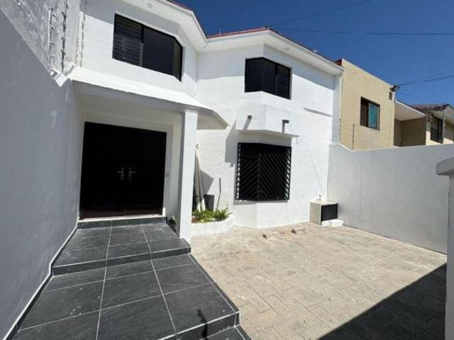 CASA EN VENTA EN LOMAS DE GUADALUPE ZAPOPAN JALISCO. Remodelada