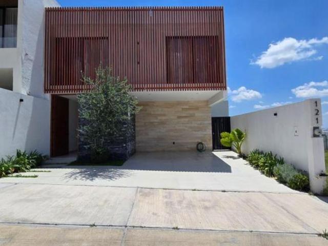 CASA EN VENTA EN LOMAS DE PUNTA DEL ESTE CON ESPECTACULAR VISTA