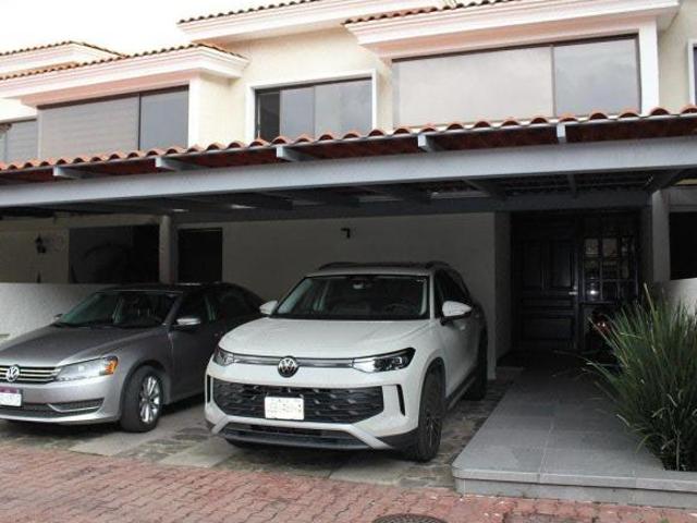 Casa en Venta en Lomas del Valle, Zapopan | Coto con Alberca | 3 Recámaras