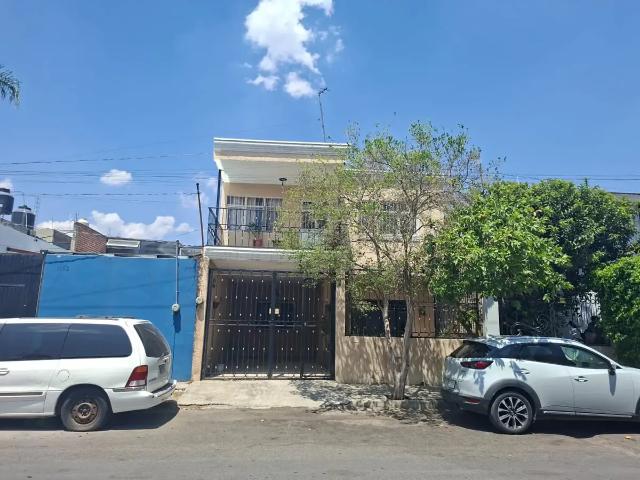 Casa en Venta en Lomas del Vergel, Zapopan Amplia y Bien Ubicada
