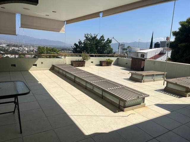 Casa en venta en Lomas del Crest?n. 5 Rec?maras con ba?o + roof top con vista a la ciudad