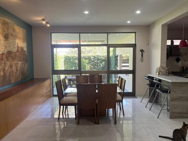 Casa en venta en Lomas del Crest?n. 5 Rec?maras con ba?o + roof top con vista a la ciudad