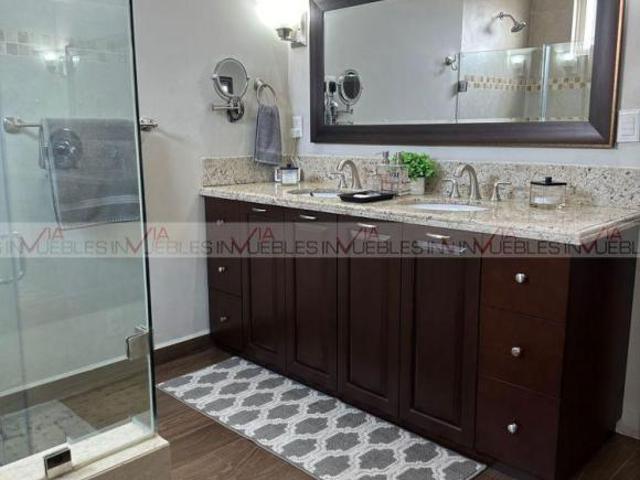 Casa en venta en Lomas Del Roble