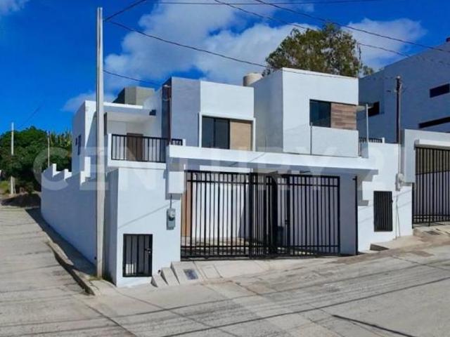 CASA EN VENTA EN LOMAS DEL SAUZAL, ENSENADA, B.C
