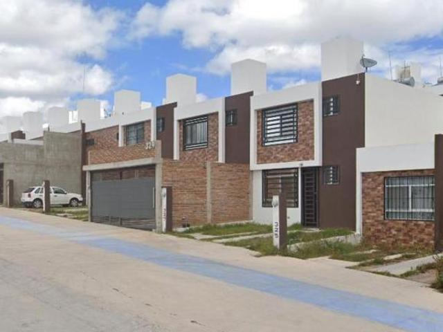 CASA EN VENTA EN LOMAS DEL SUR FRACCIONAMIENTO LUNARIA