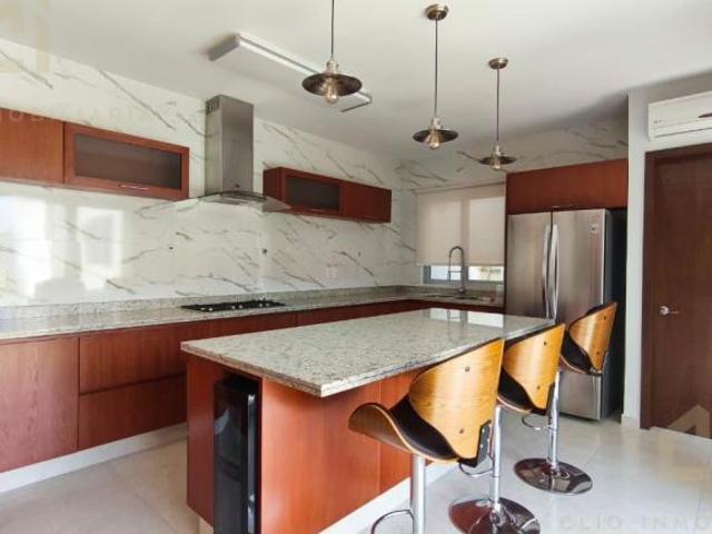 CASA EN VENTA EN LOMAS DIAMANTE, BOCA DEL RÍO, CON 4 RECÁMARAS Y TERRAZA