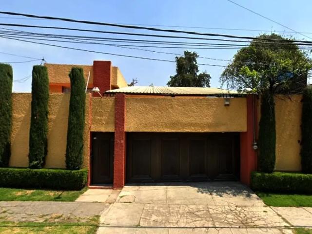Casa en Venta en Lomas Estrella, Iztapalapa Espacio Ideal Cerca de Servicios Clave