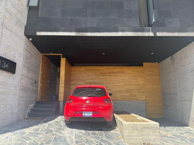 casa en venta en LOMAS PUNTA DEL ESTE con 4 recamaras