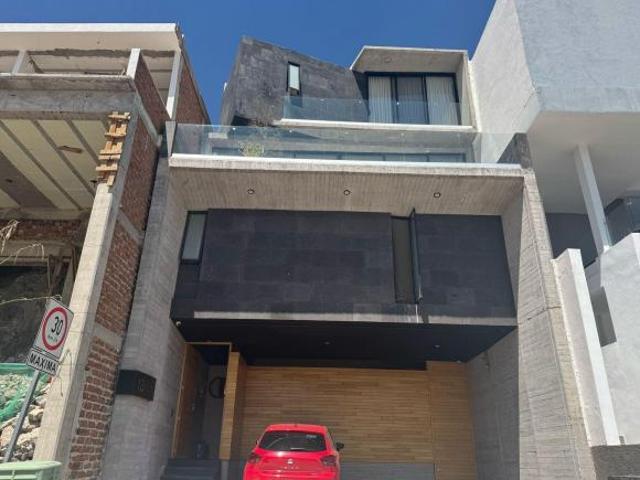 casa en venta en LOMAS PUNTA DEL ESTE con 4 recamaras