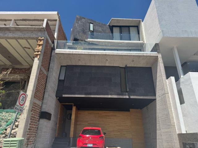 casa en venta en LOMAS PUNTA DEL ESTE con 4 recamaras