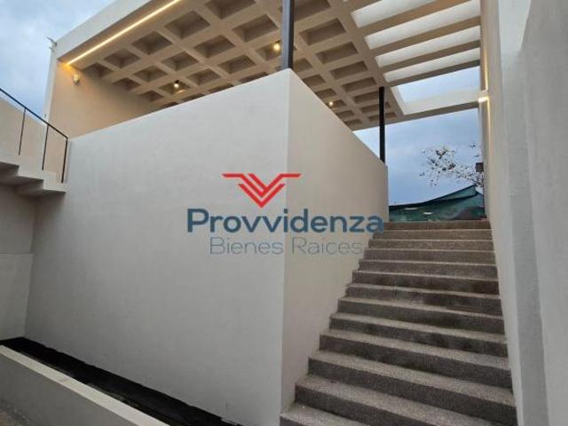 CASA EN VENTA EN LOMAS PUNTA DEL ESTE, CON VISTA A LA CIUDAD DE LEÓN, GTO