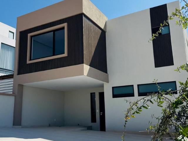 Casa en venta en LOMAS PUNTA DEL ESTE jardin amplio