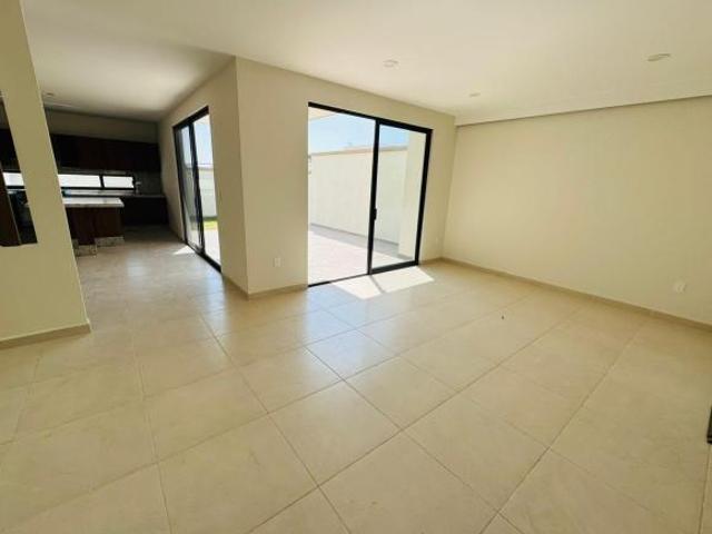 Casa en venta en LOMAS PUNTA DEL ESTE jardin amplio