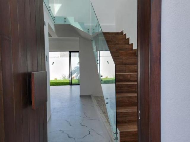 Casa en VENTA en Lomas Residencial con 3 recámaras y sala de TV, en la Riviera Veracruzana